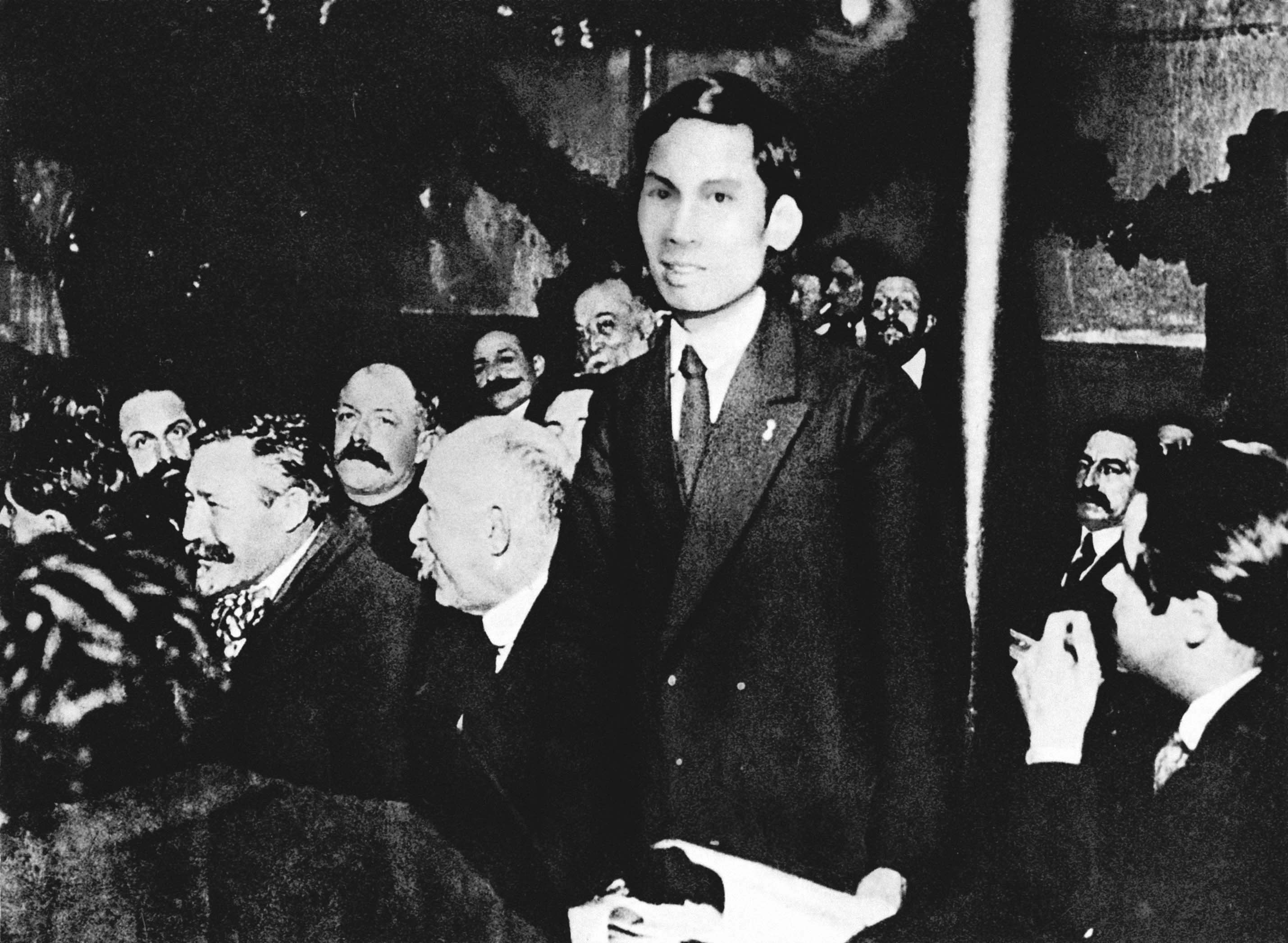Nguyễn Ái Quốc tại đại hội toàn quốc lần thứ XVIII đảng Xã hội Pháp năm 1920